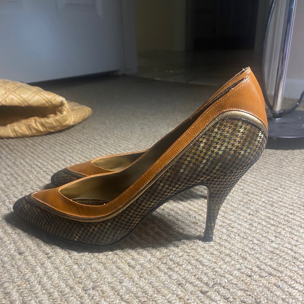 Heels - Picture 3 of 4
